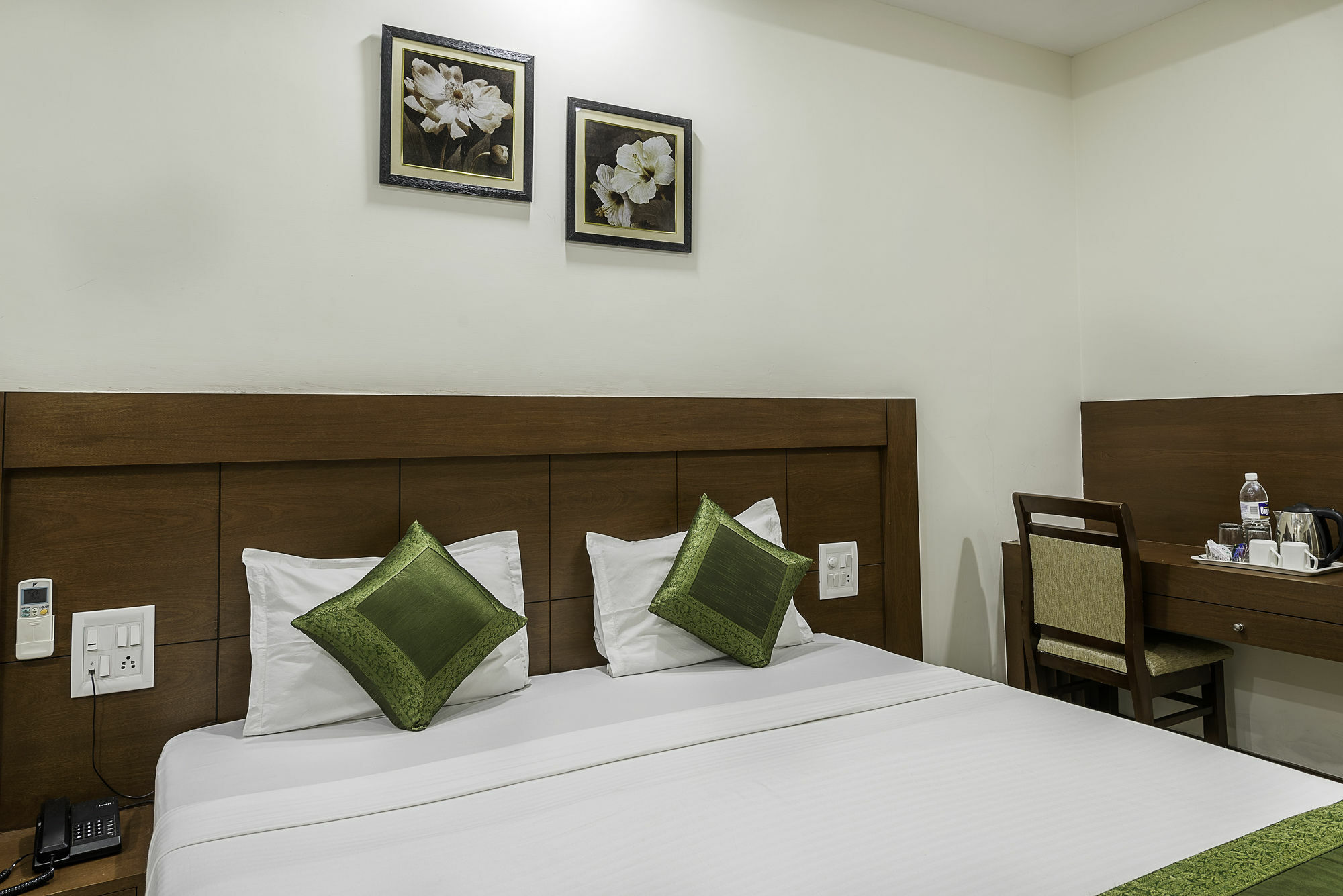 Treebo Trend Hotel Jp Plaza Nampally Хайдарабад Экстерьер фото