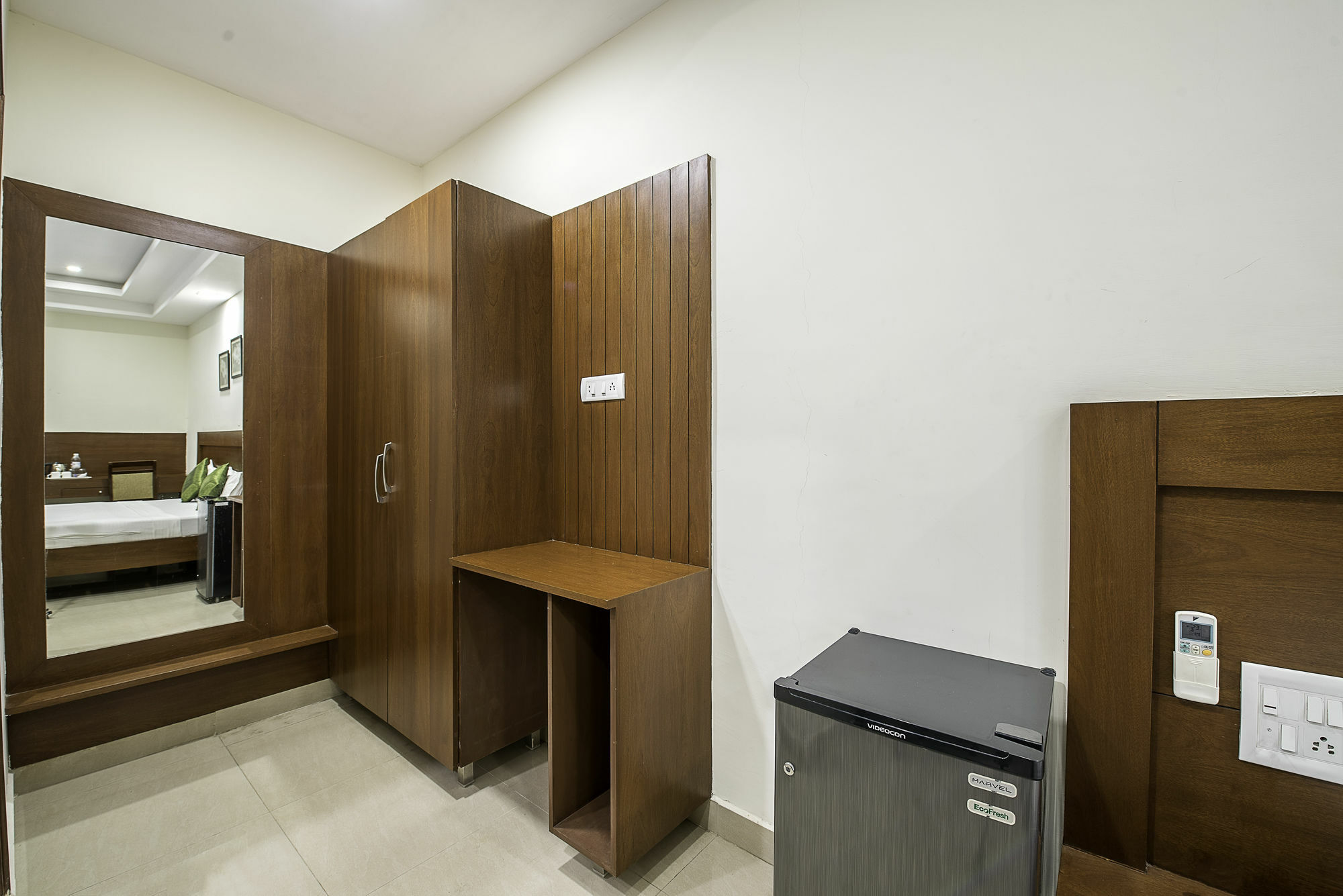 Treebo Trend Hotel Jp Plaza Nampally Хайдарабад Экстерьер фото